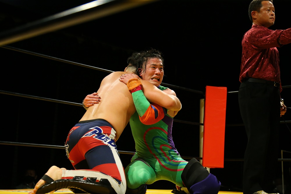 「こじらせ」がプロレス界と世界を変える？　佐藤光留と矢野啓太が初タッグでIJタッグ王座を獲得【天龍プロジェクト】