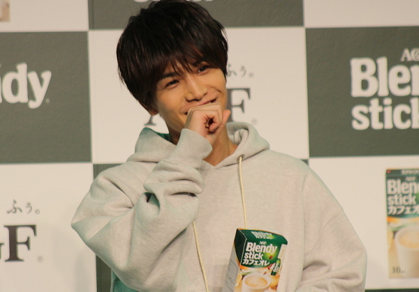 岩田剛典 ﾊﾟｰｶｰ