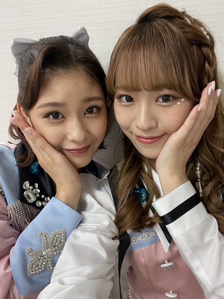 小田柚葉サイン 2024/04/27「We are Girls² - Ⅱ -」サイン会/個別スマホ写真