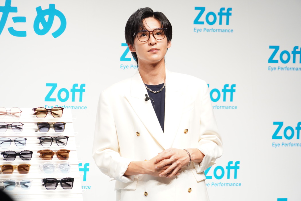目黒蓮「目」の紫外線ケア訴え「通学向けサングラス」姿も披露 | TOKYO