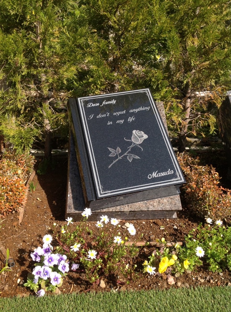 お墓デザインコンテスト大賞は 思い出を刻み込んだ2冊の石の本 Tokyo Headline