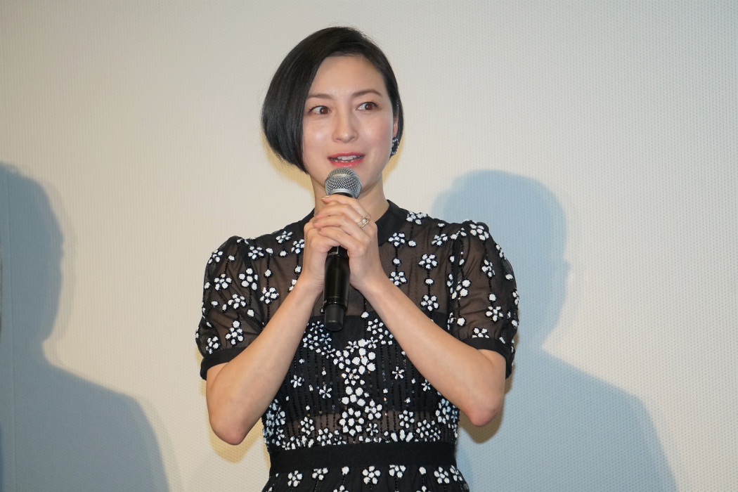 広末涼子 隠れてタバコの練習 週刊誌に撮られたら ページ 2 Tokyo Headline